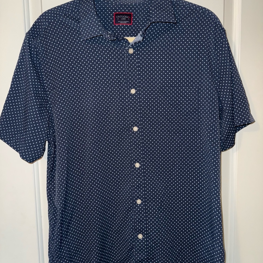 $98 UNTUCKit Blue and White Casual Button Down Shirt Large Brenner
